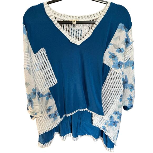 POL Crochet Detail Floral V Neck Oversized Top Tunic Blue White Size Medium - Picture 5 of 15